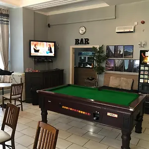 newcastle-west-hotel-bar.hotels-newcastle-upon-tyne.com/